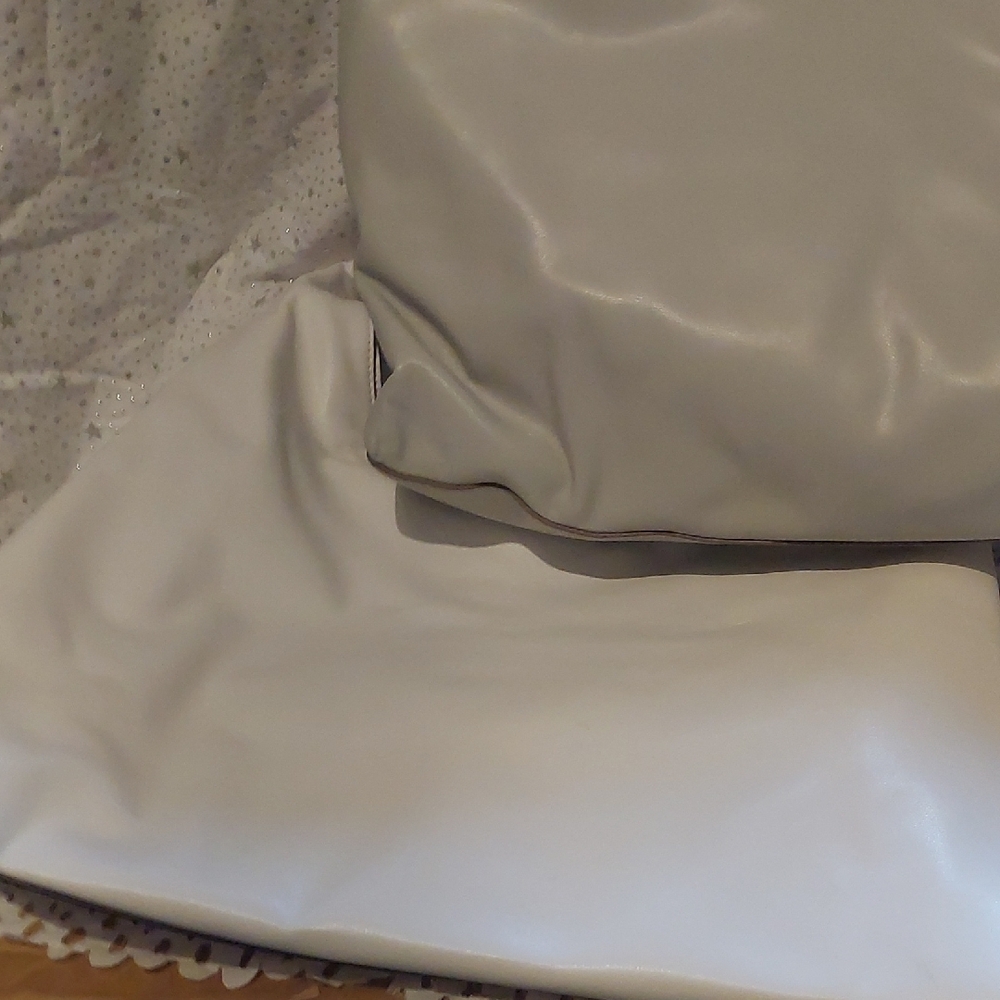 Donna Karan Bellmore Extra Large Hobo with Bezel Strap - Brilliant White - Picture 3 of 10